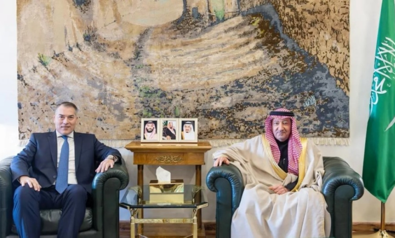 الخريجي يبحث مع المبعوث السويسري مستجدات الأزمة السودانية