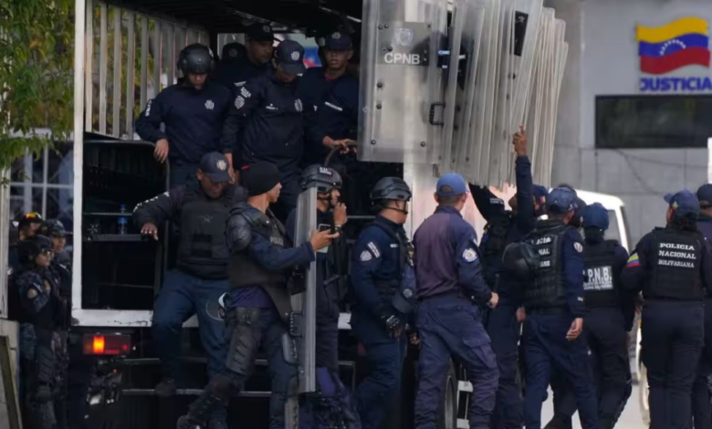 فنزويلا تفرج عن 80 سجيناً سياسياً بضغط أمريكي