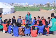 الدعم السعودي لغزة: توزيع ملابس شتوية لطلاب خان يونس