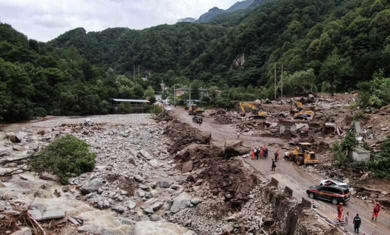 إندونيسيا: 17 قتيلاً في انهيار أرضي بجزيرة جاوة والبحث مستمر