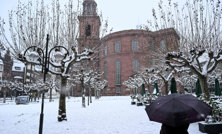 الثلوج تشل ألمانيا: تعطل القطارات وحوادث بسبب الجليد