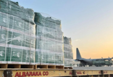 وصول الطائرة الإغاثية السعودية الـ 80 لدعم غزة بمواد إيوائية