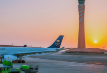 مطارات المملكة 2025: نمو قياسي بـ 140.9 مليون مسافر