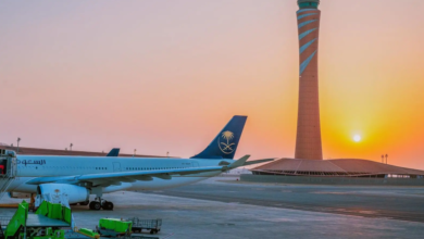 مطارات المملكة 2025: نمو قياسي بـ 140.9 مليون مسافر