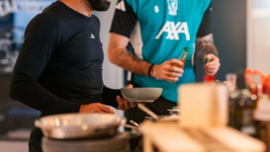 محمد صلاح يعود لليفربول استعداداً لمواجهة مارسيليا