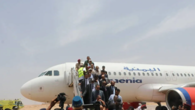 الحوثيون يمنعون أول رحلة لمطار المخا: تفاصيل التصعيد