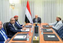 العليمي يعلن تشكيل الحكومة اليمنية الجديدة: التفاصيل والأبعاد