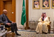 فيصل بن فرحان وتوم برَّاك: مباحثات هامة حول مستجدات سوريا