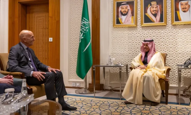 فيصل بن فرحان وتوم برَّاك: مباحثات هامة حول مستجدات سوريا