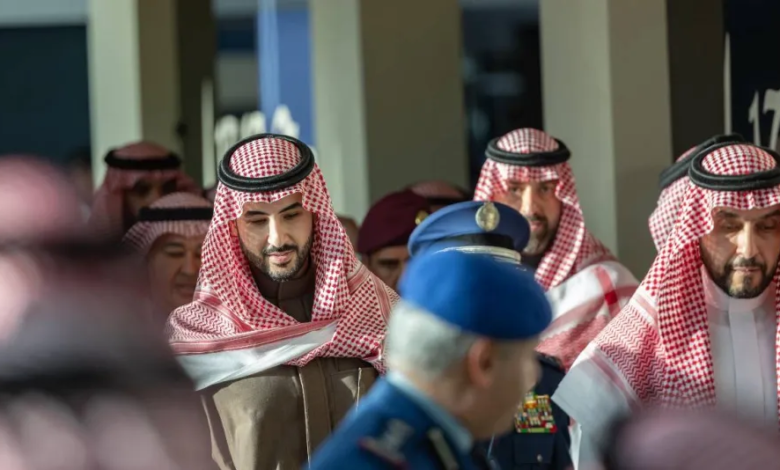 خالد بن سلمان يزور جناح الداخلية في معرض الدفاع العالمي 2024
