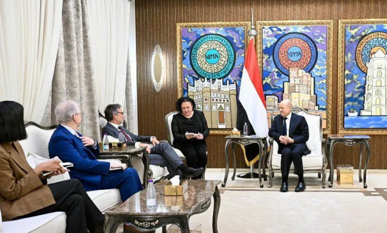 Al-Alimi: Unifying the military and security establishment is a prerequisite for Yemen's stability