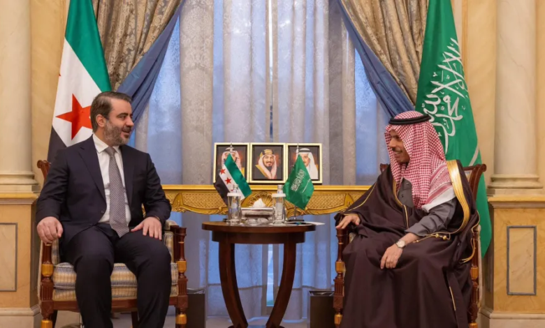 فيصل بن فرحان والشيباني يبحثان مستجدات الأوضاع في سوريا