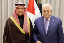 الرئيس عباس يتسلم أوراق اعتماد السفير السعودي نايف السديري