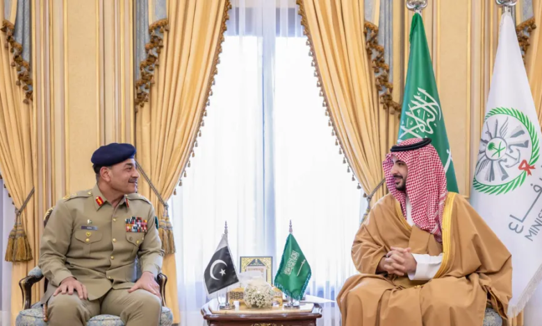 السعودية وباكستان: تأكيد الشراكة الدفاعية والتعاون الاستراتيجي