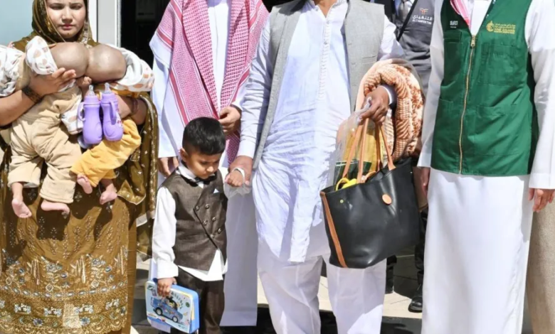 وصول التوأم السيامي الباكستاني سفيان ويوسف إلى الرياض