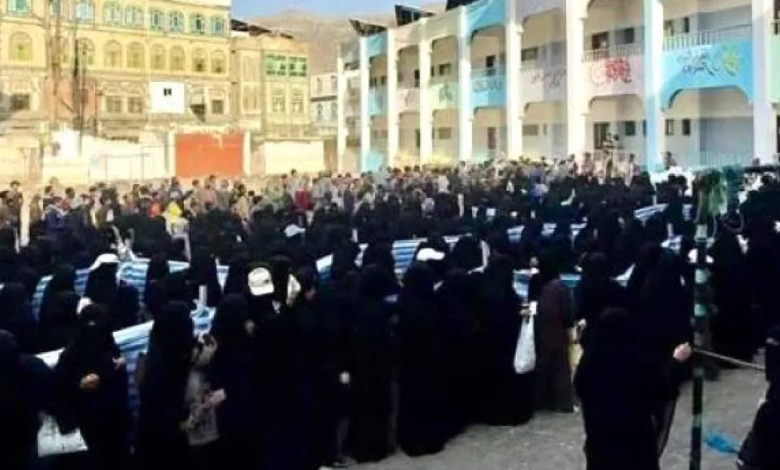 The Houthis are widening the circle of famine in Yemen and forcing families to beg