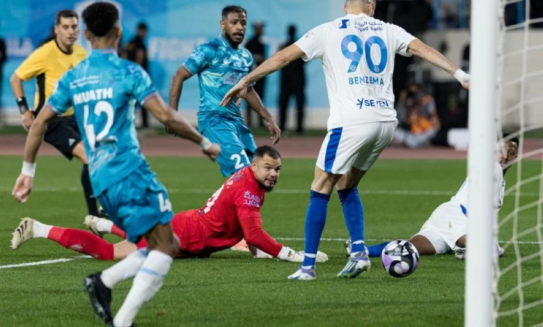 كريم بنزيما يسجل أول هاتريك مع الهلال ضد الأخدود في دوري روشن