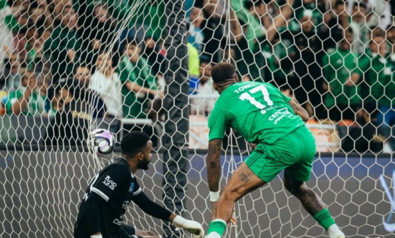 الأهلي يهزم الحزم 2-0 ويقفز لوصافة دوري روشن السعودي
