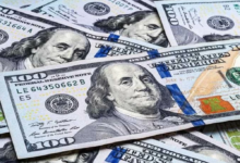 الدولار يسجل أفضل أداء أسبوعي والين يترقب انتخابات اليابان