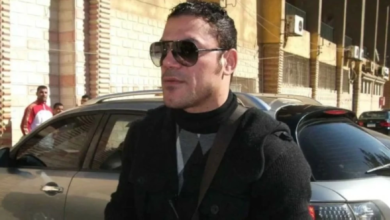 القبض على عمرو زكي في مطار القاهرة لتنفيذ أحكام قضائية