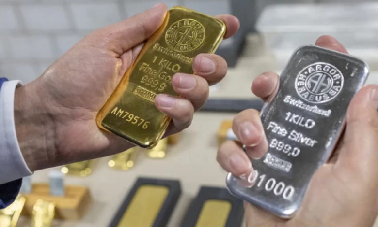 الذهب والفضة يواصلان المكاسب مع تراجع الدولار - تقرير الأسواق