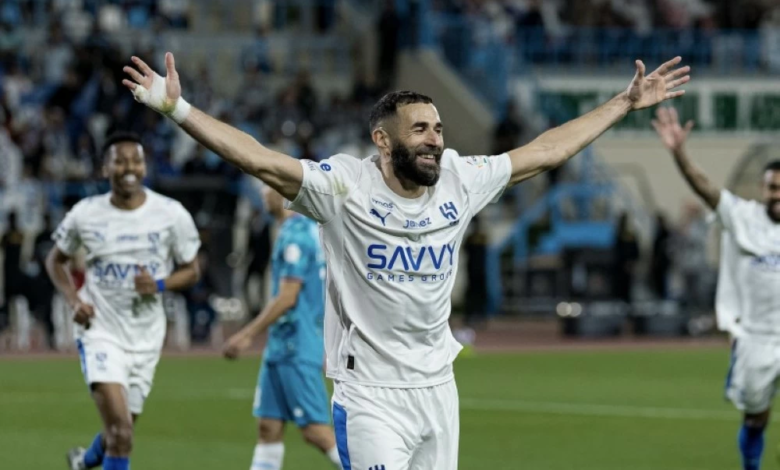 ليون يحصد الملايين من صفقة انتقال بنزيما للهلال: تفاصيل لوائح الفيفا