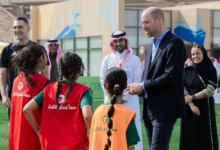 الأمير ويليام يزور تدريبات الكرة النسائية في السعودية