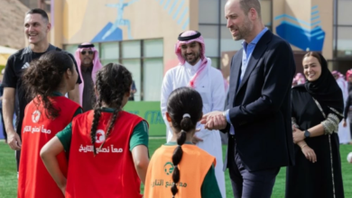 الأمير ويليام يزور تدريبات الكرة النسائية في السعودية