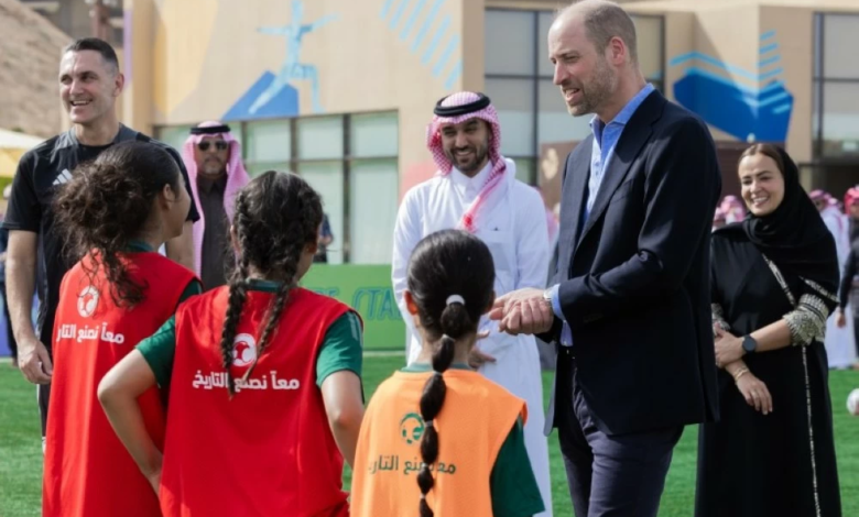 الأمير ويليام يزور تدريبات الكرة النسائية في السعودية