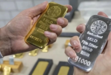 الذهب يتجاوز 5038 دولاراً والفضة تقفز 1% - تحديثات الأسواق