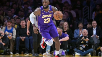 ليبرون جيمس يكتب التاريخ: أكبر لاعب يحقق تريبل دابل في NBA