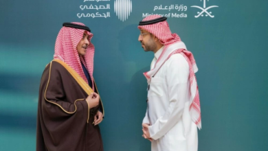 وزير الإعلام يوضح أسباب منع صناع المحتوى من تصوير المباريات