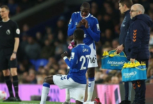 الدوري الإنجليزي يعتمد توقفات لإفطار اللاعبين في رمضان