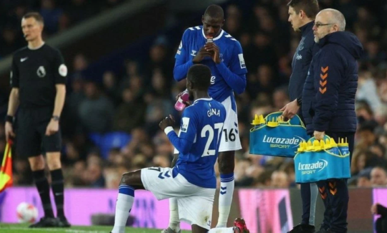 الدوري الإنجليزي يعتمد توقفات لإفطار اللاعبين في رمضان