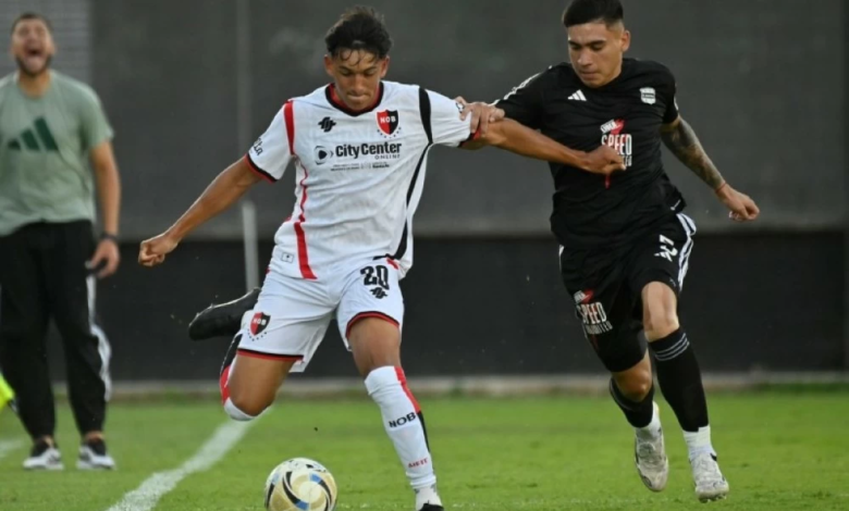 Newell's Old Boys and Deportivo Riestra drew in the Argentine league