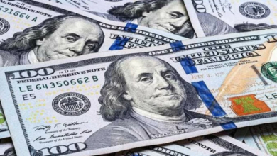 الدولار يرتفع وسط ترقب محضر الفيدرالي وتوترات الأسواق