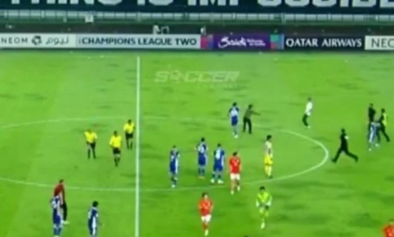 نجاة طاقم تحكيم سعودي من اعتداء جماهيري في إندونيسيا