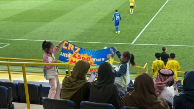 طفلة صينية تقطع 4500 ميل لرؤية رونالدو في ملعب الأول بارك