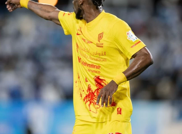 جوليان كينونيس يسجل هاتريك مع القادسية ويلاحق صدارة الهدافين