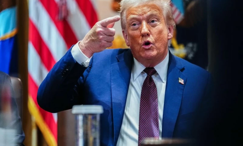 ترمب يرفع الرسوم الجمركية إلى 15% ويشعل مخاوف حرب تجارية