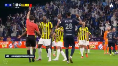 طرد حسن كادش في كلاسيكو الهلال والاتحاد: تفاصيل الواقعة التاريخية