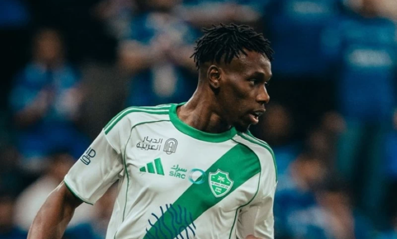 زكريا هوساوي تحت أنظار رينارد والأهلي يدرس شراء عقده