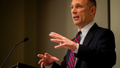 رئيس احتياطي شيكاغو: خفض الفائدة غير مناسب والتضخم مقلق