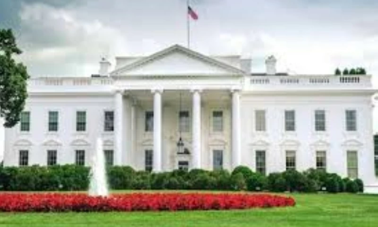 البيت الأبيض: لا تراجع عن رفع الجمارك لـ 15% وتفاصيل القرار