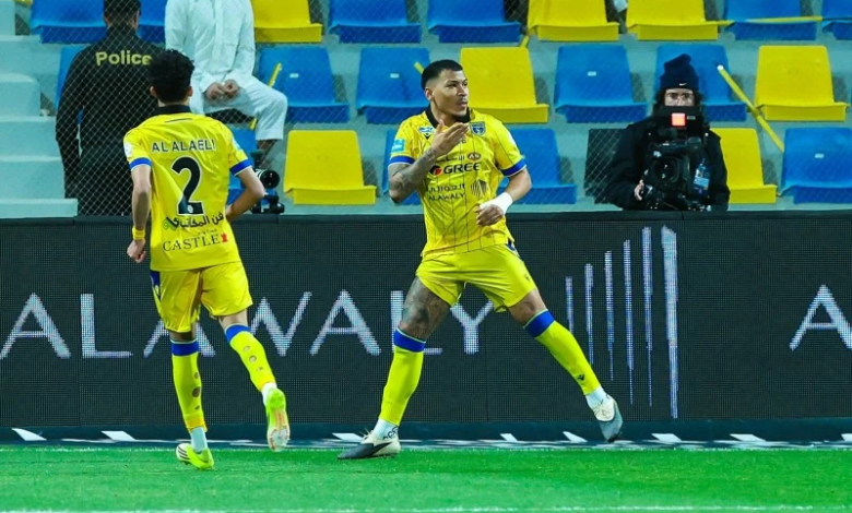 مارتينيز ينهي صيام التعاون التهديفي أمام الهلال بتعادل مثير