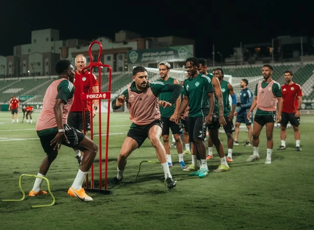 عودة ميريح ديميرال لدفاع الأهلي السعودي ضد الرياض بعد الإصابة