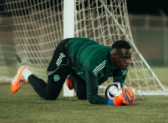 إدوارد ميندي يتصدر قائمة الشباك النظيفة في دوري روشن السعودي