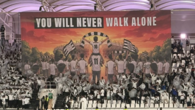 جماهير الشباب ترفع شعار ليفربول أمام الهلال: لن تسير وحدك أبداً