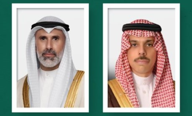 فيصل بن فرحان يهنئ وزير خارجية الكويت ويبحثان المستجدات الإقليمية