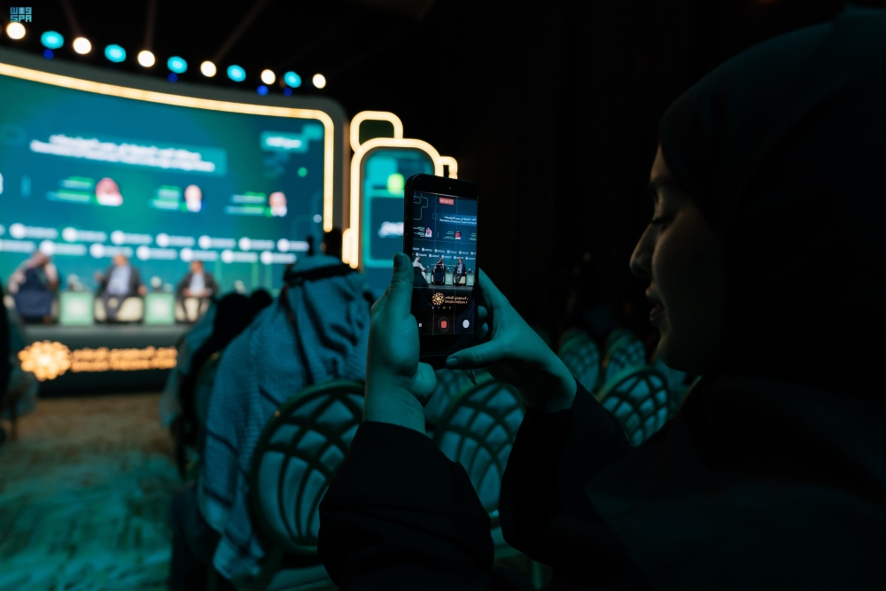 المتحدثون في الجلسة